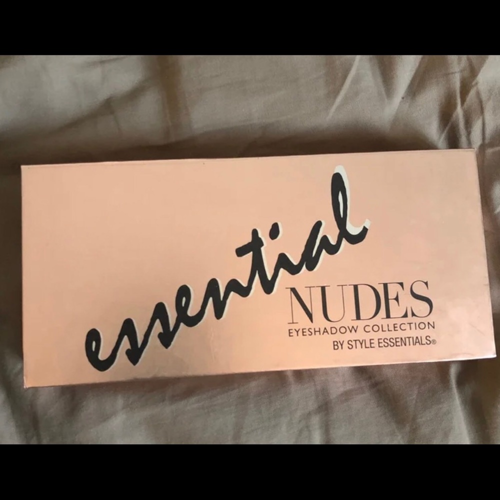 Nude essential makeup pallete